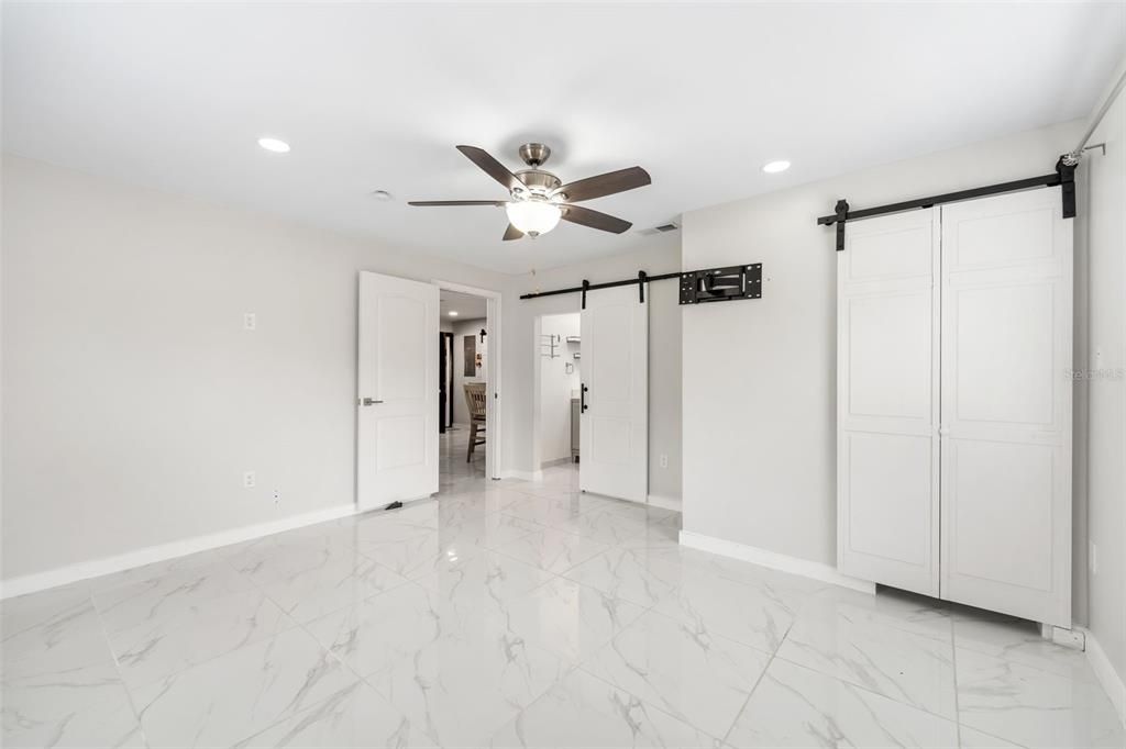 For Sale: $275,000 (3 beds, 3 baths, 1320 Square Feet)