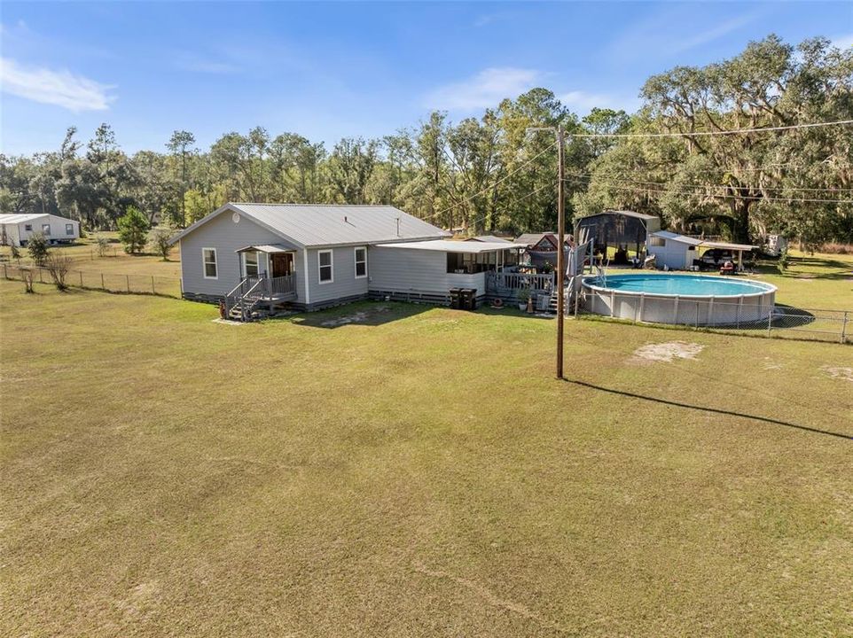 For Sale: $275,000 (3 beds, 3 baths, 1320 Square Feet)