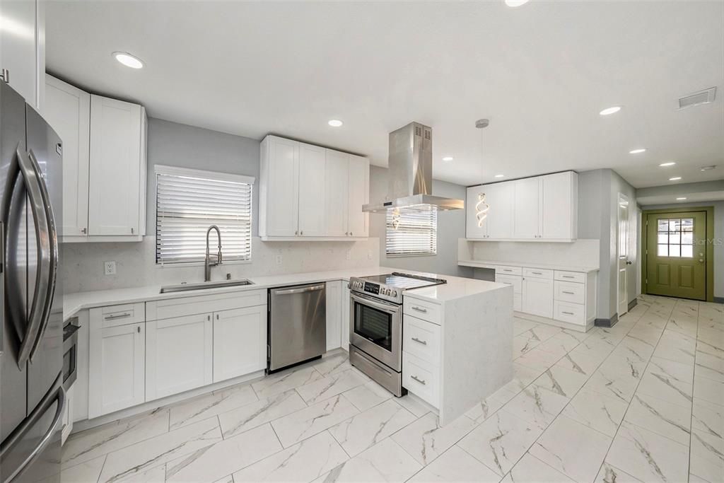 For Sale: $698,000 (3 beds, 3 baths, 1793 Square Feet)