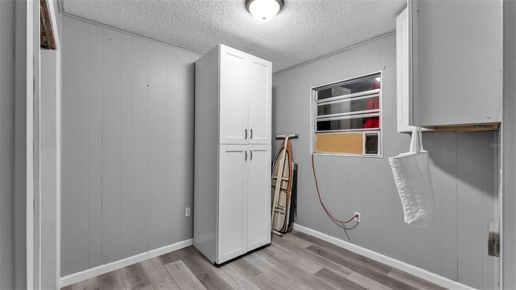 For Sale: $359,900 (3 beds, 2 baths, 1842 Square Feet)