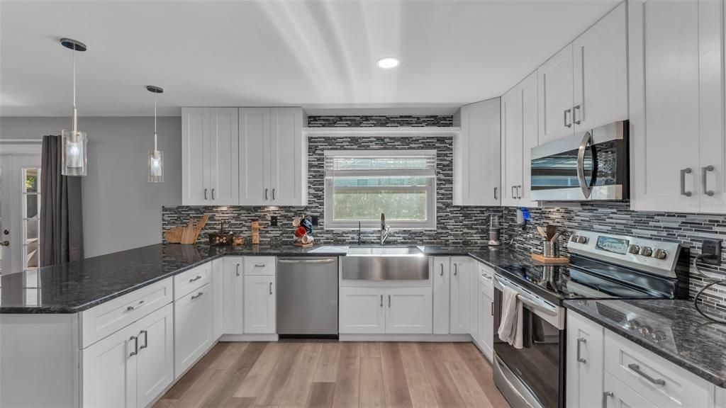 For Sale: $359,900 (3 beds, 2 baths, 1842 Square Feet)