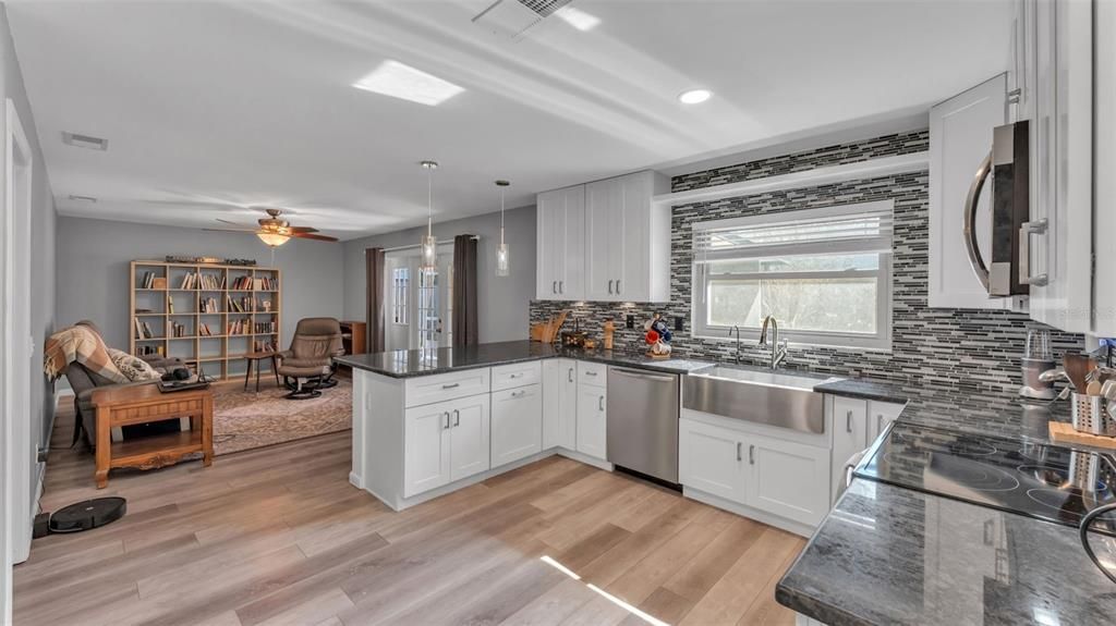 For Sale: $359,900 (3 beds, 2 baths, 1842 Square Feet)