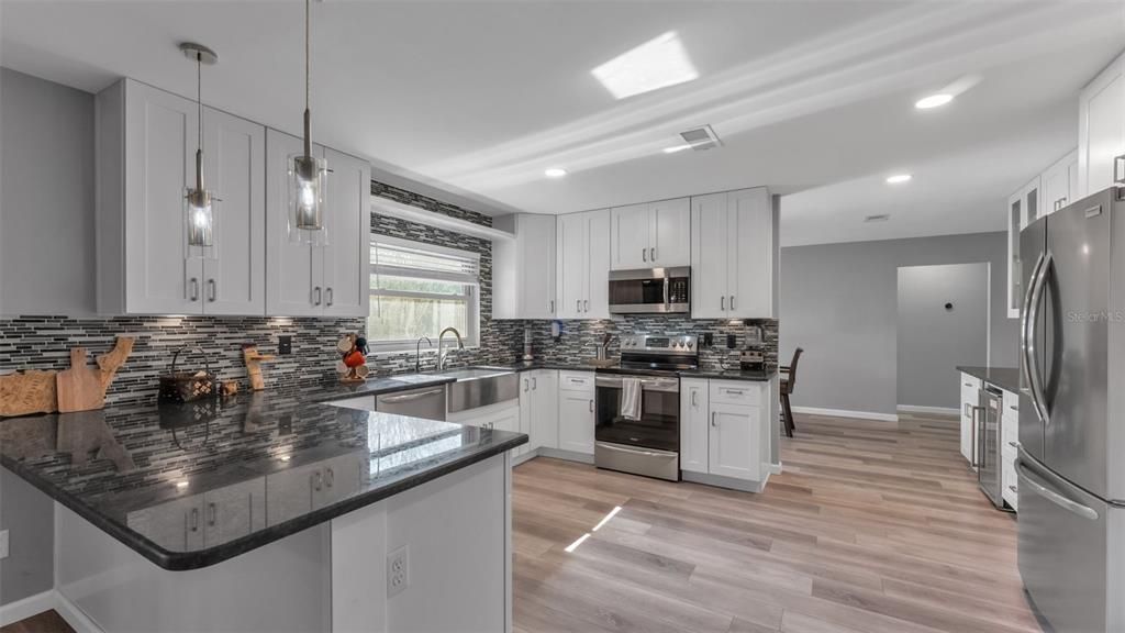 For Sale: $359,900 (3 beds, 2 baths, 1842 Square Feet)