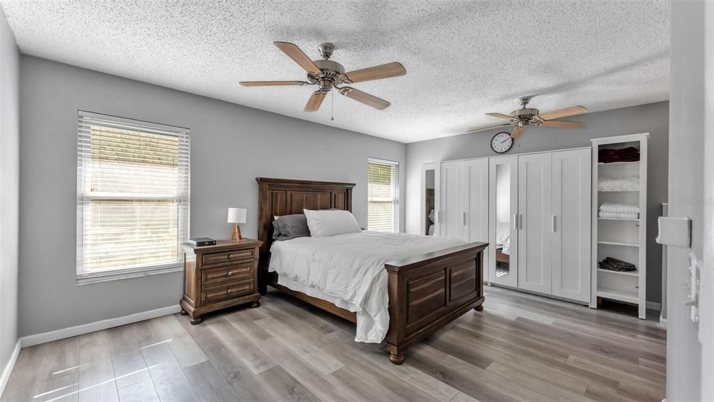 For Sale: $359,900 (3 beds, 2 baths, 1842 Square Feet)