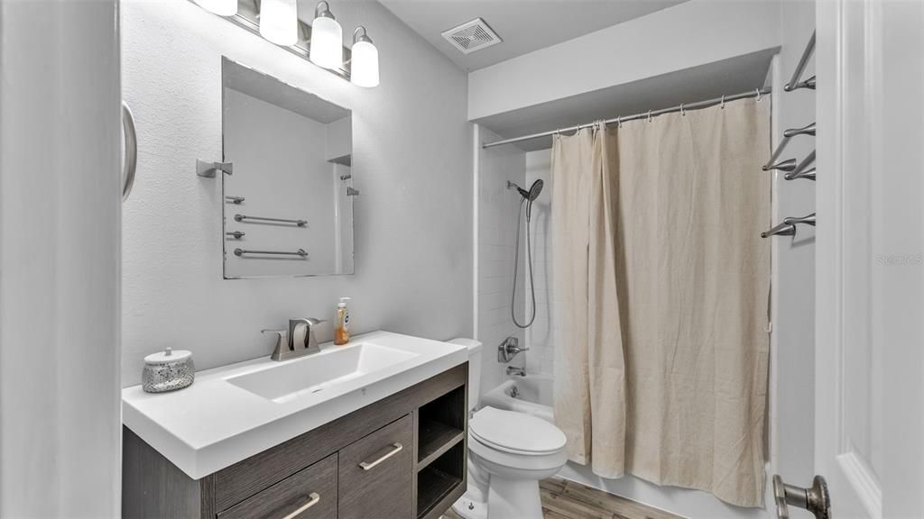 For Sale: $359,900 (3 beds, 2 baths, 1842 Square Feet)