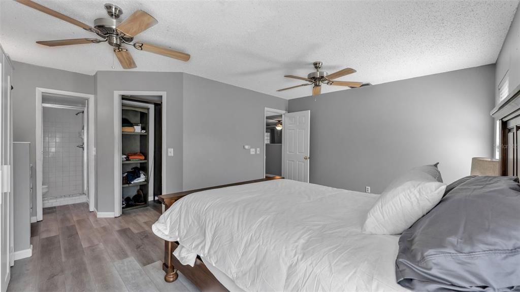 For Sale: $359,900 (3 beds, 2 baths, 1842 Square Feet)