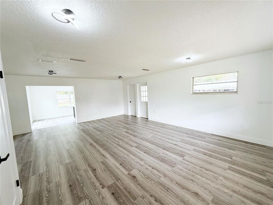 For Sale: $340,000 (3 beds, 2 baths, 1024 Square Feet)