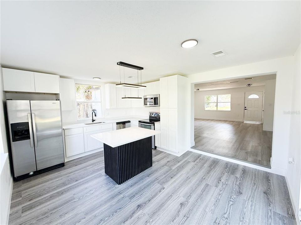 For Sale: $340,000 (3 beds, 2 baths, 1024 Square Feet)