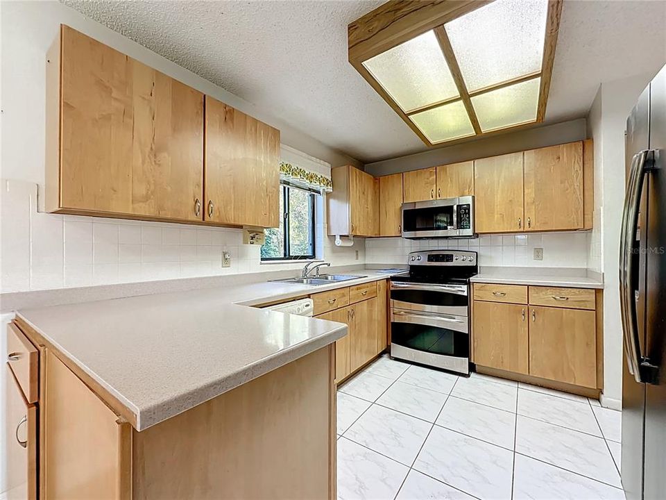 For Sale: $340,000 (3 beds, 2 baths, 1785 Square Feet)