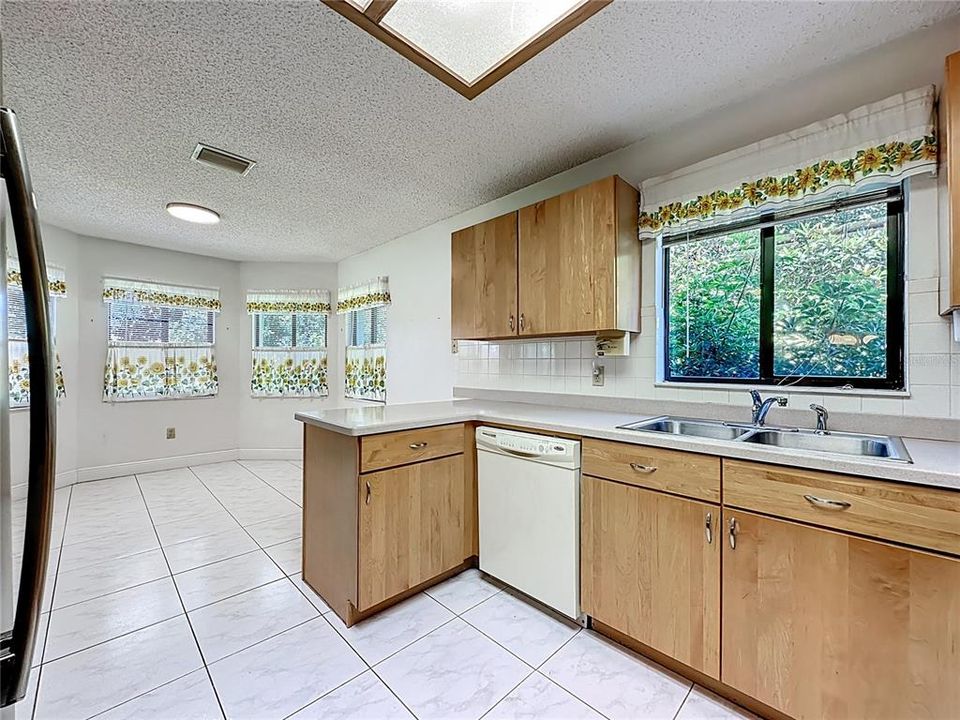 For Sale: $340,000 (3 beds, 2 baths, 1785 Square Feet)