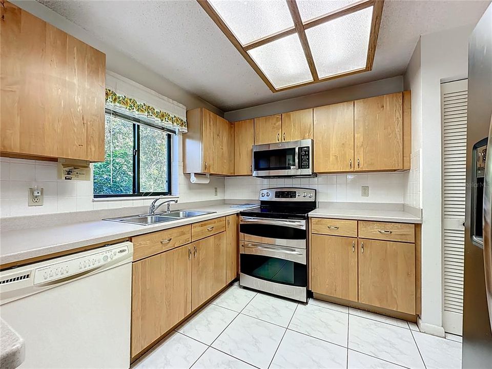 For Sale: $340,000 (3 beds, 2 baths, 1785 Square Feet)