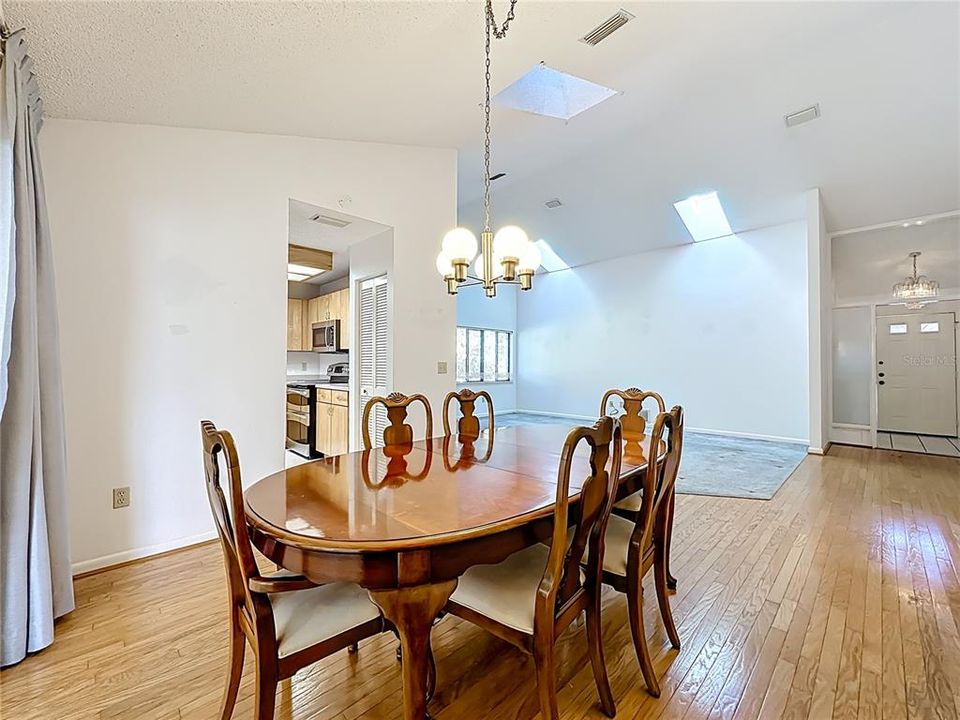 For Sale: $340,000 (3 beds, 2 baths, 1785 Square Feet)