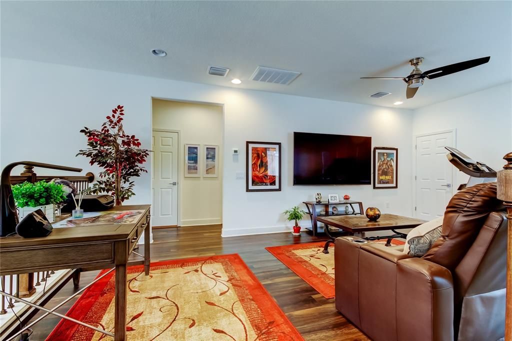 For Rent: $3,500 (3 beds, 2 baths, 2368 Square Feet)