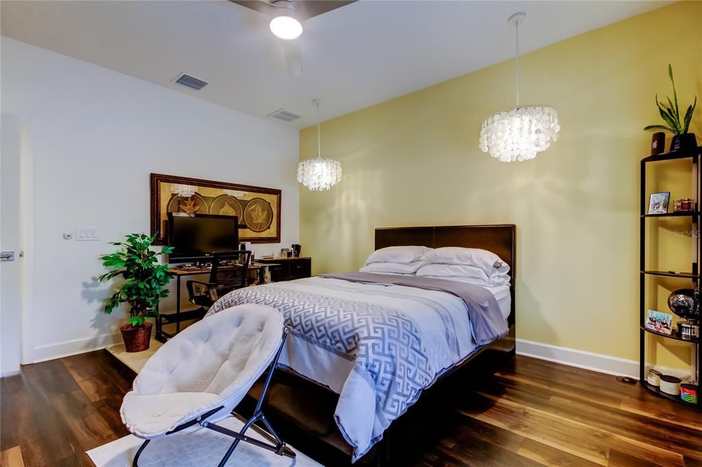 For Rent: $3,500 (3 beds, 2 baths, 2368 Square Feet)