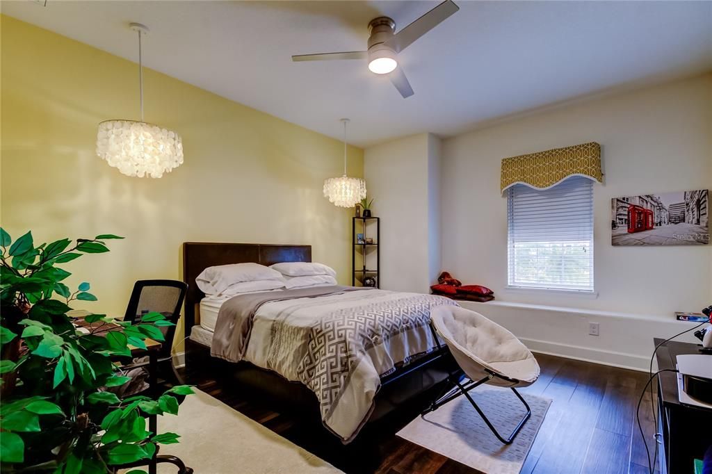 For Rent: $3,500 (3 beds, 2 baths, 2368 Square Feet)