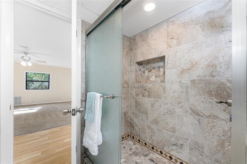 待售: $369,900 (2 贝兹, 1 浴室, 1020 平方英尺)