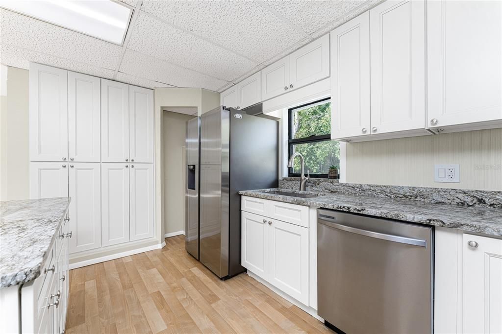 待售: $369,900 (2 贝兹, 1 浴室, 1020 平方英尺)