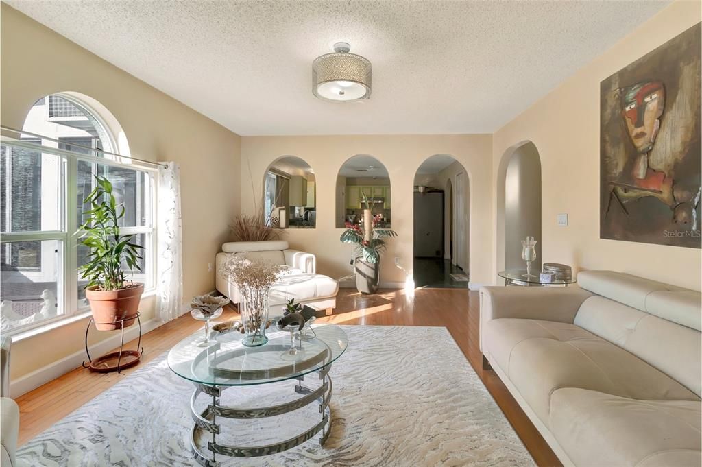 На продажу: $425,000 (4 спален, 2 ванн, 2142 Квадратных фут)