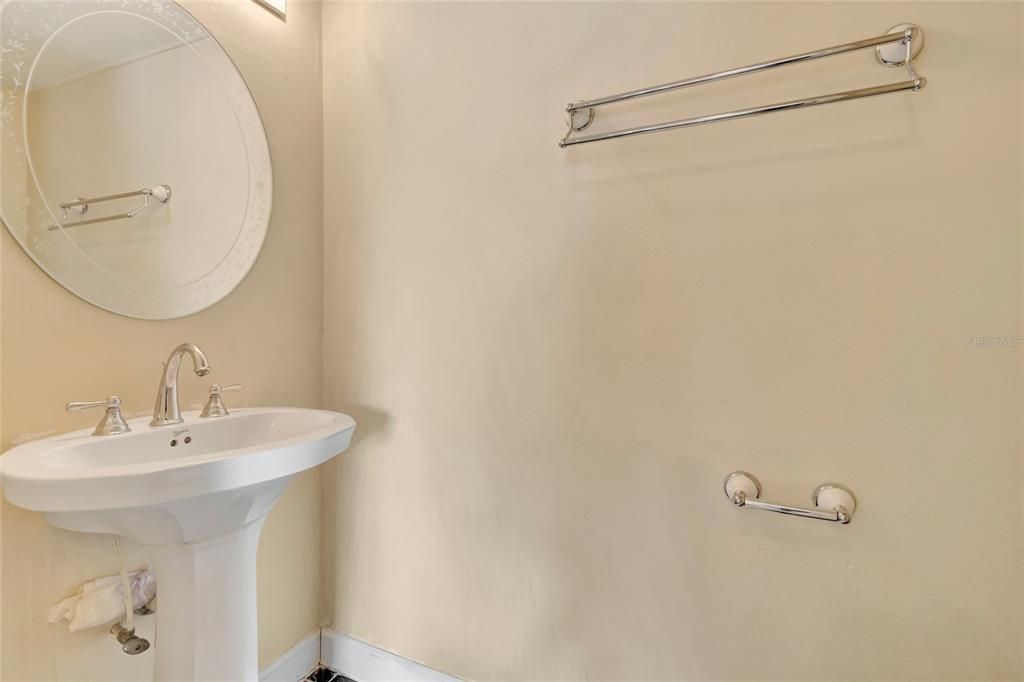 На продажу: $425,000 (4 спален, 2 ванн, 2142 Квадратных фут)