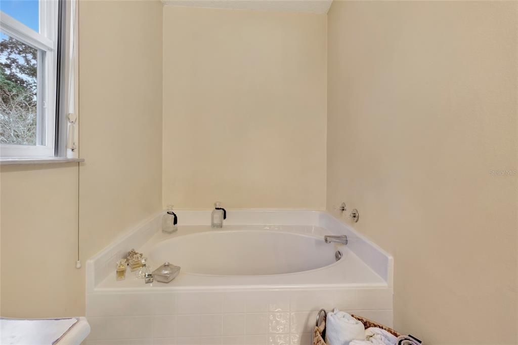 На продажу: $425,000 (4 спален, 2 ванн, 2142 Квадратных фут)