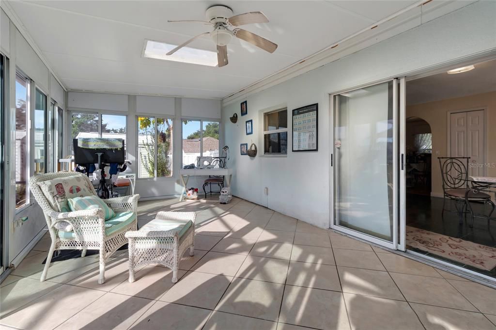 На продажу: $425,000 (4 спален, 2 ванн, 2142 Квадратных фут)