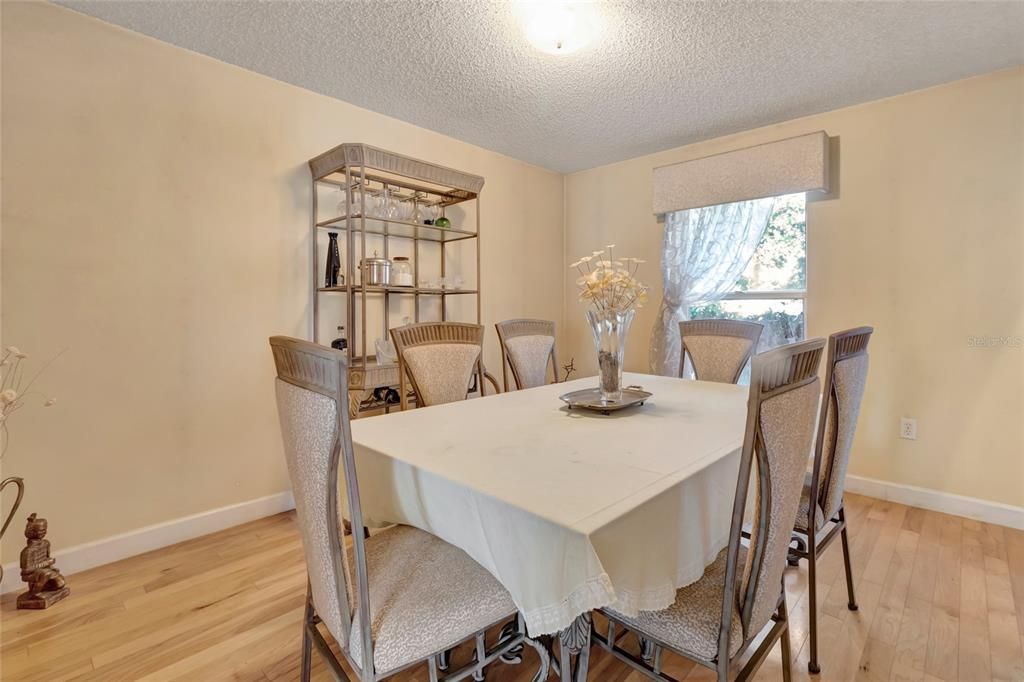 На продажу: $425,000 (4 спален, 2 ванн, 2142 Квадратных фут)