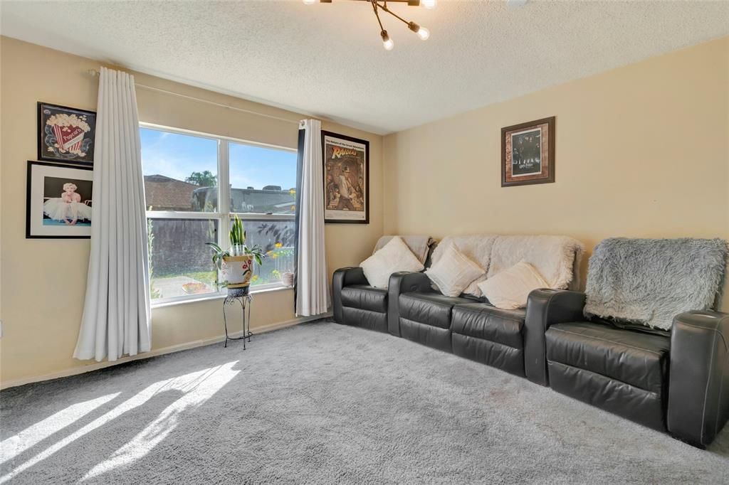 На продажу: $425,000 (4 спален, 2 ванн, 2142 Квадратных фут)