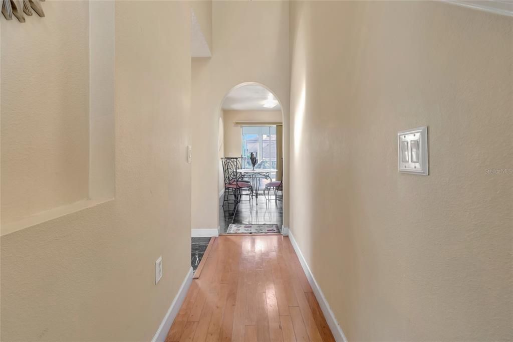 На продажу: $425,000 (4 спален, 2 ванн, 2142 Квадратных фут)