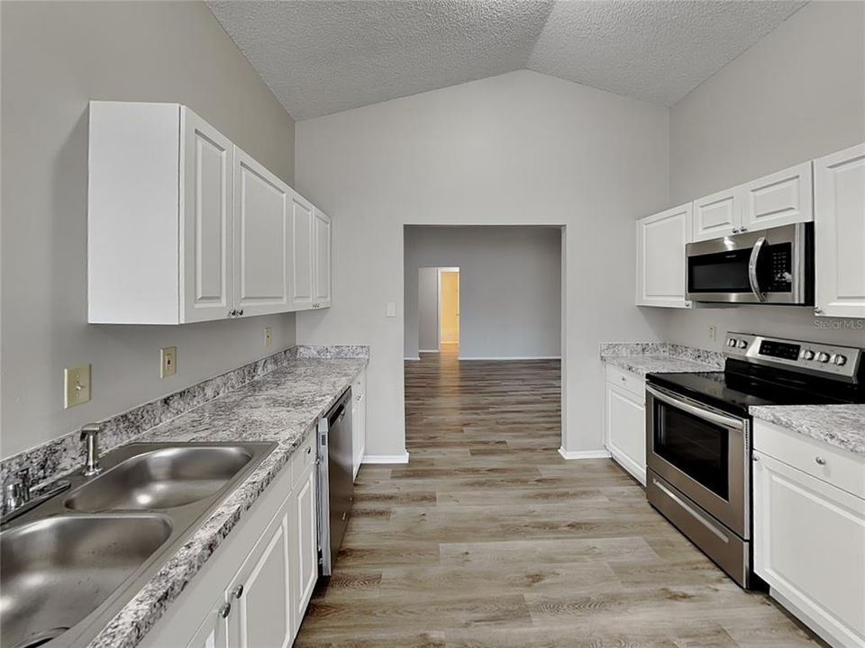 В аренду: $2,079 (3 спален, 2 ванн, 1421 Квадратных фут)