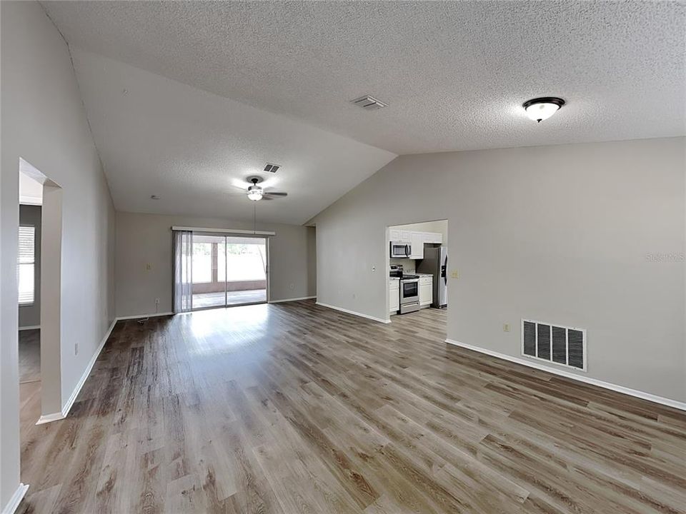 В аренду: $2,079 (3 спален, 2 ванн, 1421 Квадратных фут)