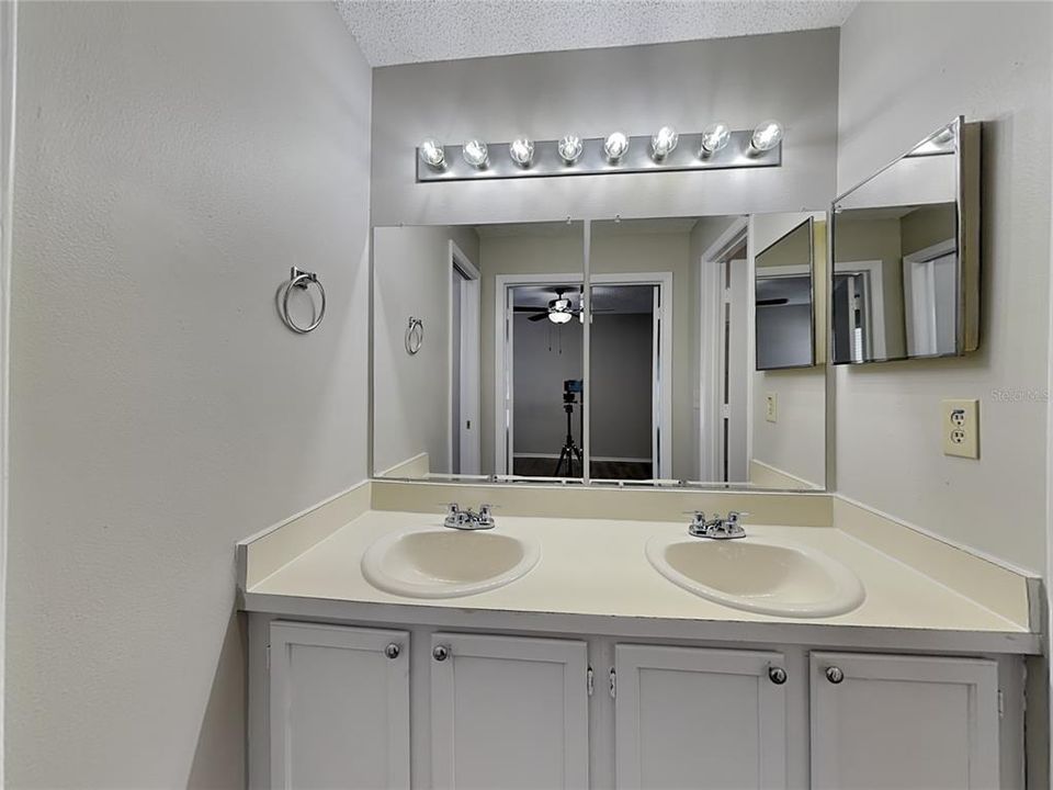 В аренду: $2,079 (3 спален, 2 ванн, 1421 Квадратных фут)