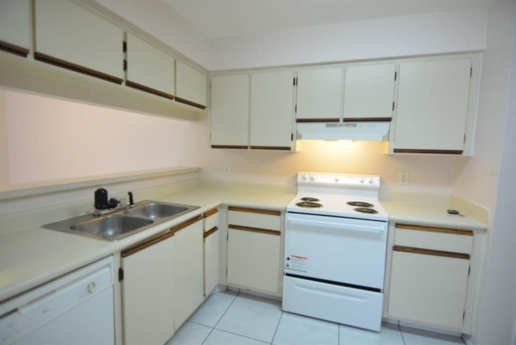 出租: $1,400 (3 贝兹, 2 浴室, 1244 平方英尺)