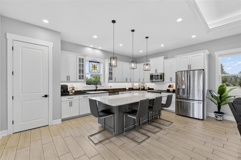 待售: $549,900 (2 贝兹, 2 浴室, 1669 平方英尺)