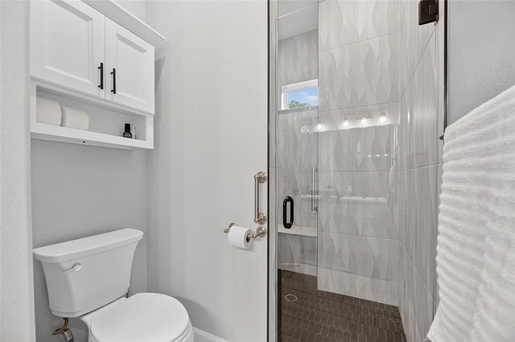 待售: $549,900 (2 贝兹, 2 浴室, 1669 平方英尺)