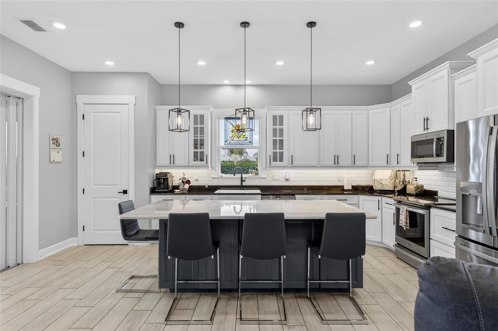 待售: $549,900 (2 贝兹, 2 浴室, 1669 平方英尺)