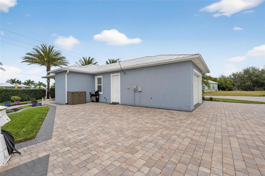 待售: $549,900 (2 贝兹, 2 浴室, 1669 平方英尺)