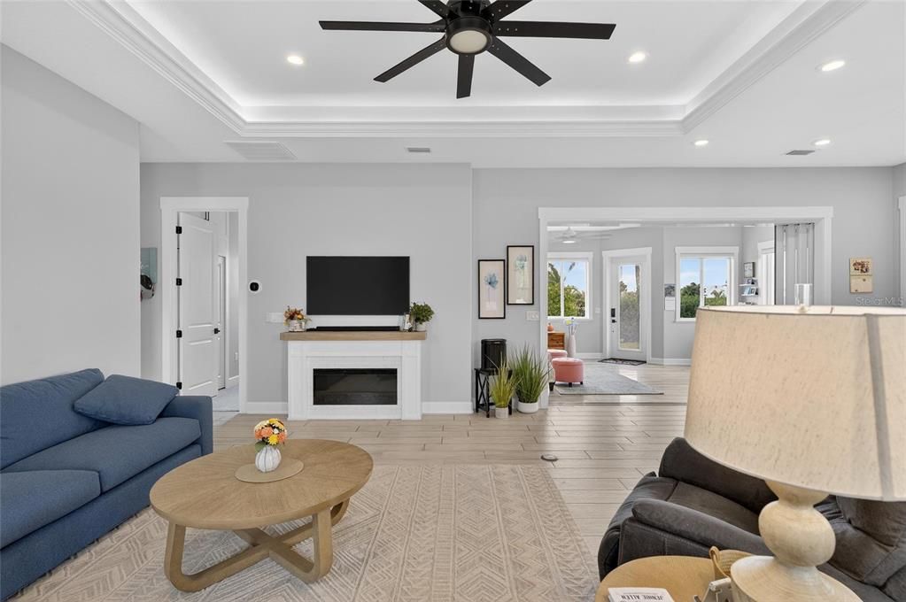 待售: $549,900 (2 贝兹, 2 浴室, 1669 平方英尺)