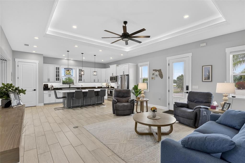 待售: $549,900 (2 贝兹, 2 浴室, 1669 平方英尺)