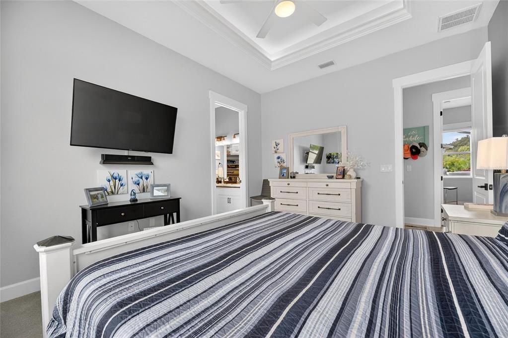 待售: $549,900 (2 贝兹, 2 浴室, 1669 平方英尺)