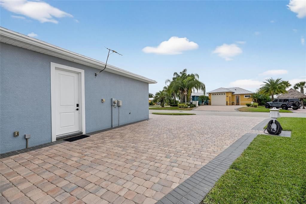 待售: $549,900 (2 贝兹, 2 浴室, 1669 平方英尺)