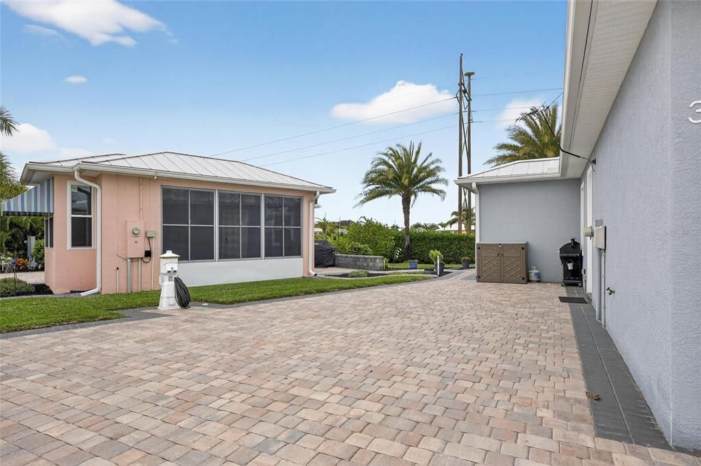 待售: $549,900 (2 贝兹, 2 浴室, 1669 平方英尺)