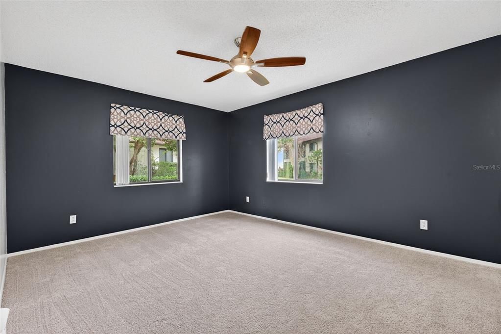 For Sale: $250,000 (2 beds, 2 baths, 1090 Square Feet)