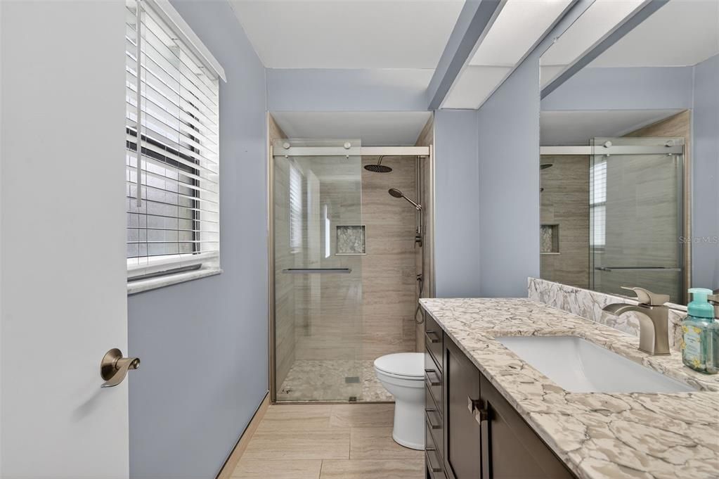 For Sale: $250,000 (2 beds, 2 baths, 1090 Square Feet)