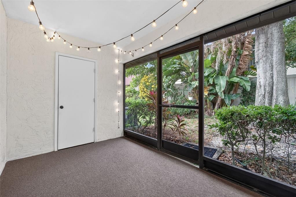 For Sale: $250,000 (2 beds, 2 baths, 1090 Square Feet)