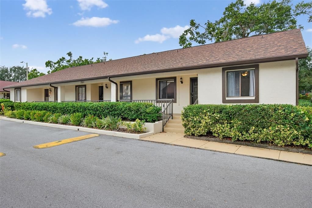 For Sale: $250,000 (2 beds, 2 baths, 1090 Square Feet)