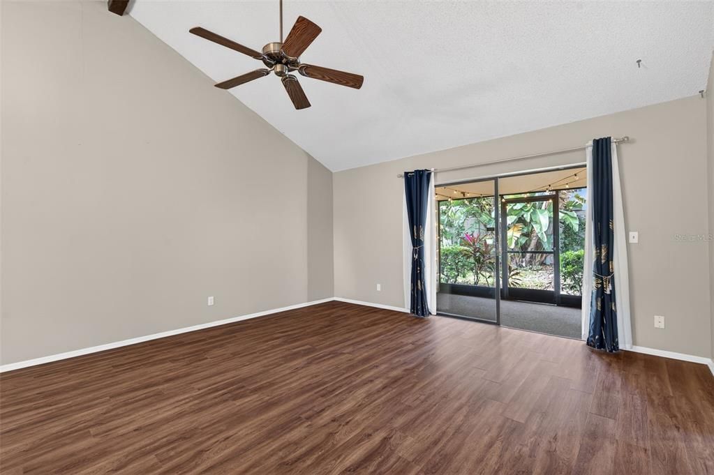 For Sale: $250,000 (2 beds, 2 baths, 1090 Square Feet)