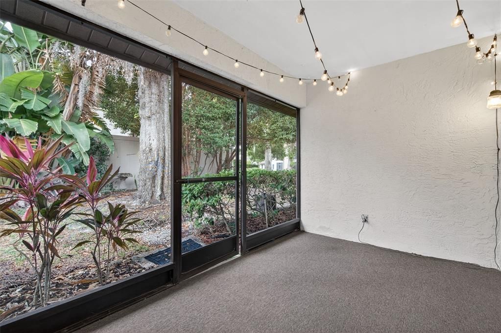 For Sale: $250,000 (2 beds, 2 baths, 1090 Square Feet)