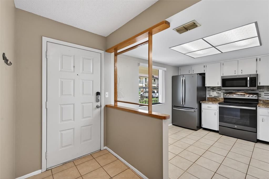 For Sale: $250,000 (2 beds, 2 baths, 1090 Square Feet)