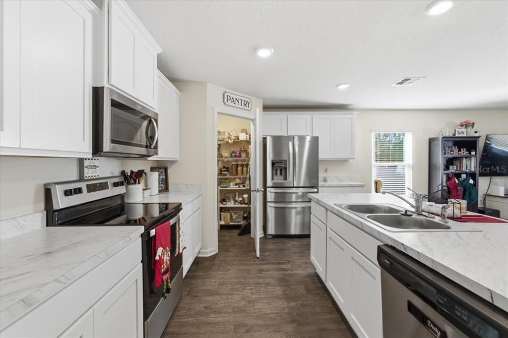 For Sale: $344,500 (4 beds, 2 baths, 1862 Square Feet)