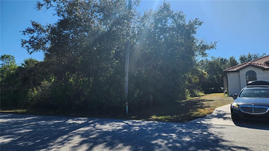 待售: $18,500 (0.26 acres)